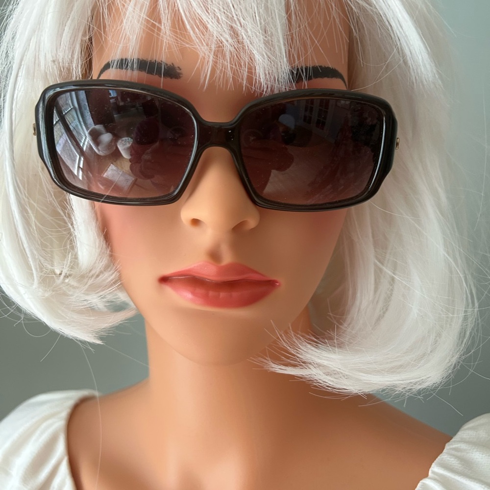 Fendi Dark Brown Vintage Sunglasses with buckle detail - Picture 2 of 7